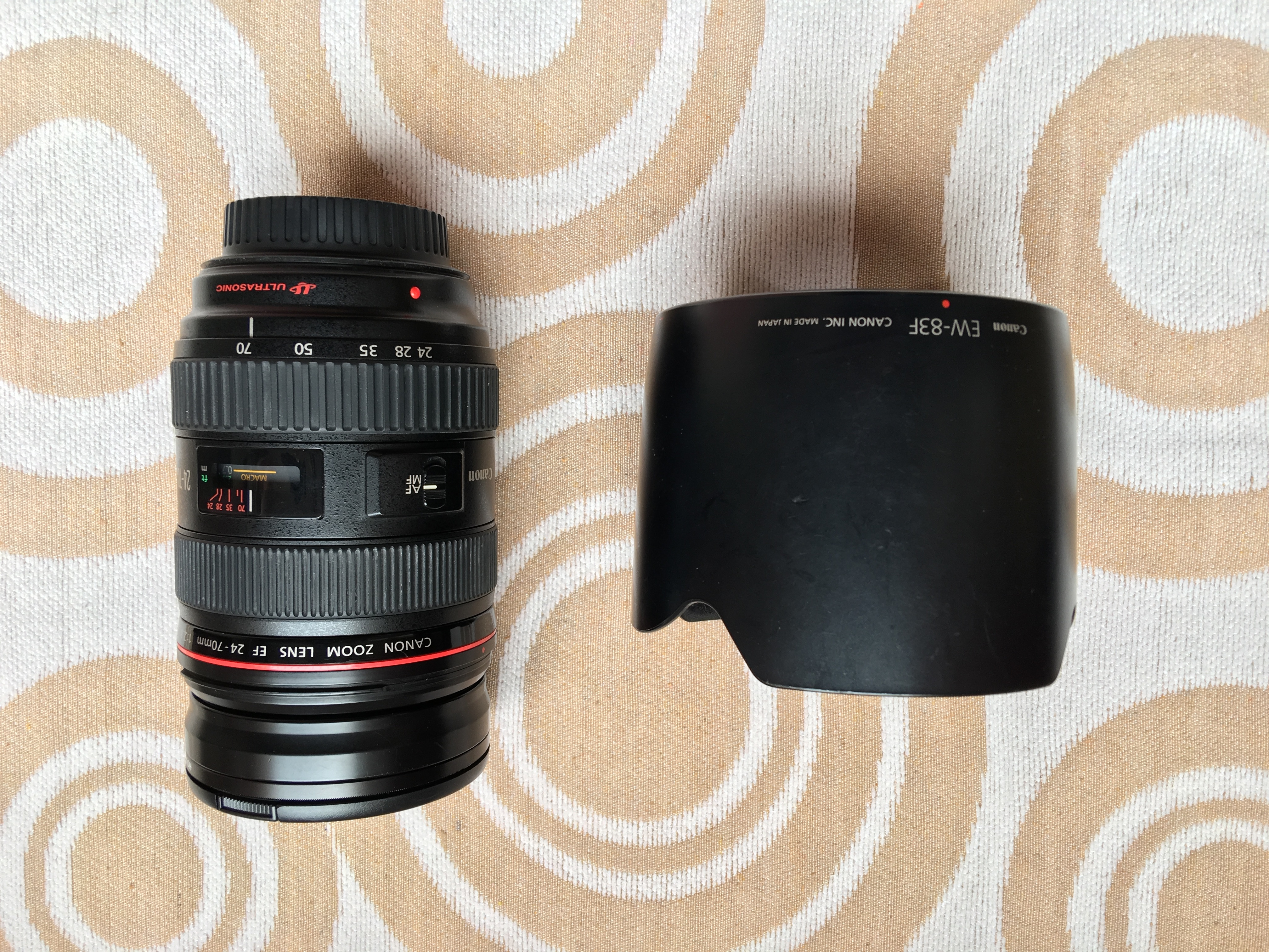 佳能 EF 24-70mm f/2.8L USM    一代镜头  对焦润滑无杂音