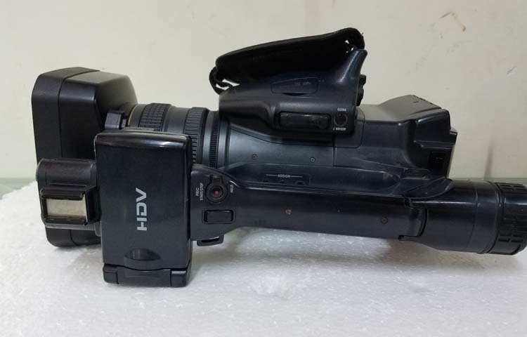 索尼 HDR-FX1000E便宜出一台SONY FX1000E摄像机，只要2999元！