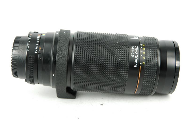  Nikon AF 75-300/4.5-5.6 classic push-pull zoom lens, auto focus, with tripod ring