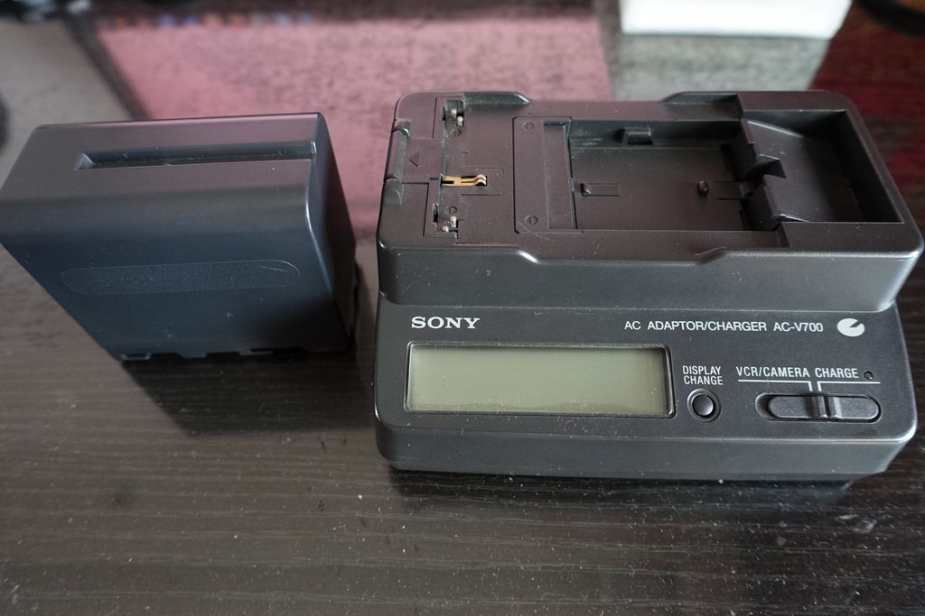 SONY摄像机原装充电器 AC-V700充电器  赠送F97