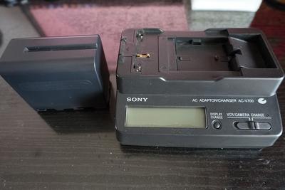 SONY摄像机原装充电器 AC-V700充电器  赠送F97