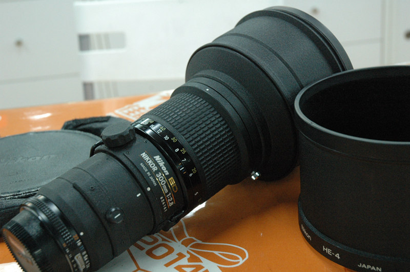 尼康 Nikon MF 300/2.8 ED AIS 远摄定焦,手动对焦,带遮光罩.