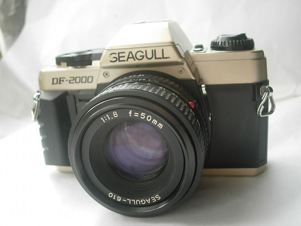 较新海鸥DF2000单反相机带50mmf1.8镜头，收藏使用