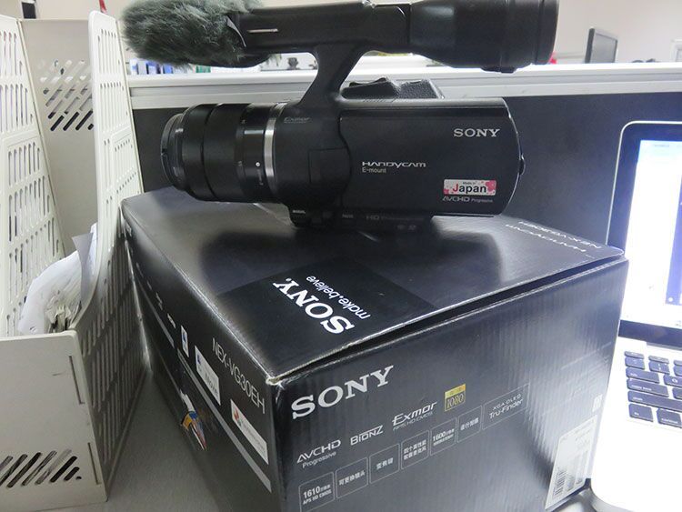  99 new Sony VG30E+18-55 lens professional camera two plus one