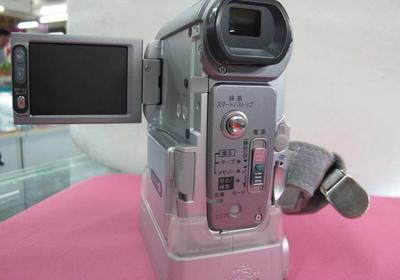 出一台SONY PC350E 摄像机，成色新净，N制！