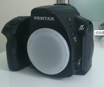 出售宾得K30（带镜头），电池一块，64Gsdxc卡，uv镜，外送一个相机背包（自买的）。
