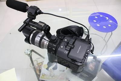 索尼 NEX-FS100 高清 专业摄像机 9新