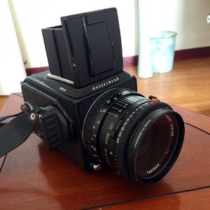 出售95新黑色哈苏501CM，CFE 80mm 镜头， A12 6*6后背，附赠宝丽来后背一个。