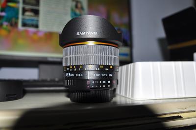 Samyang 8mm f/3.5  定焦、鱼眼、自动测光、尼康口