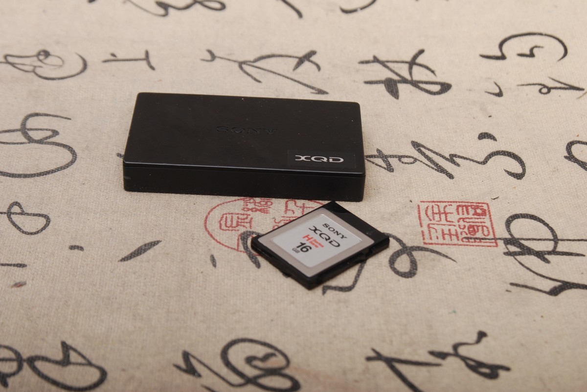 96新索尼 XQD 16G 存储卡带原装读卡器（欢迎议价，支持交换）