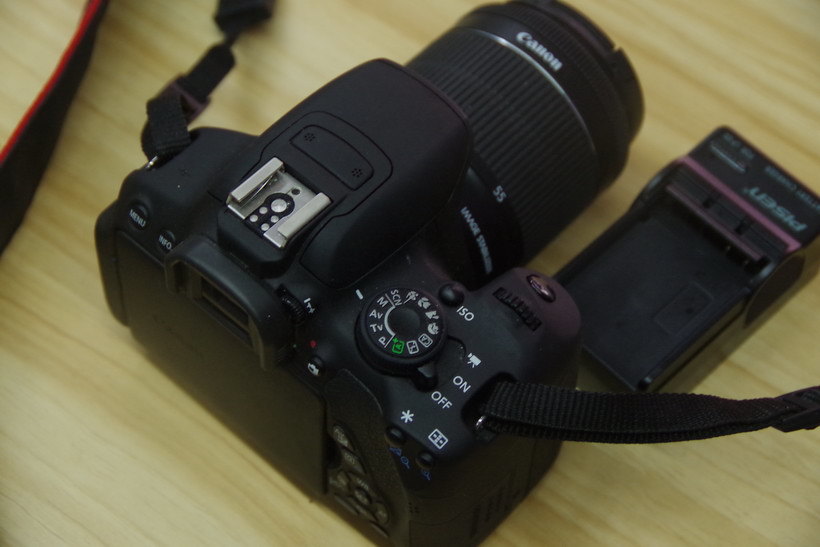 佳能700D 18-55mm STM镜头 单反相机 快门1050次