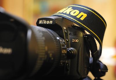 尼康 D90,18-200适合摄影初学者/一镜走天下,成色好,还有一堆配件