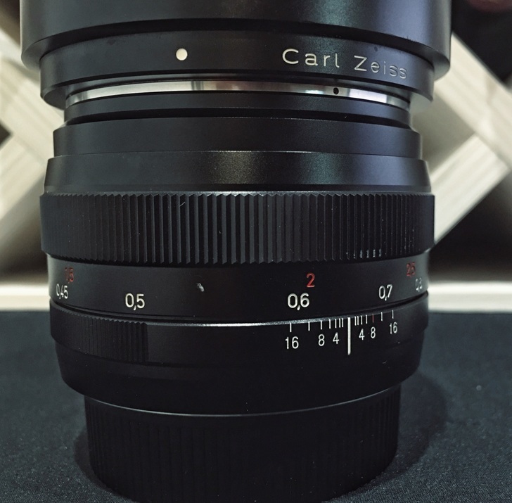 卡尔·蔡司 Planar T* 50mm f/1.4 ZE，赠UV镜，镜头笔