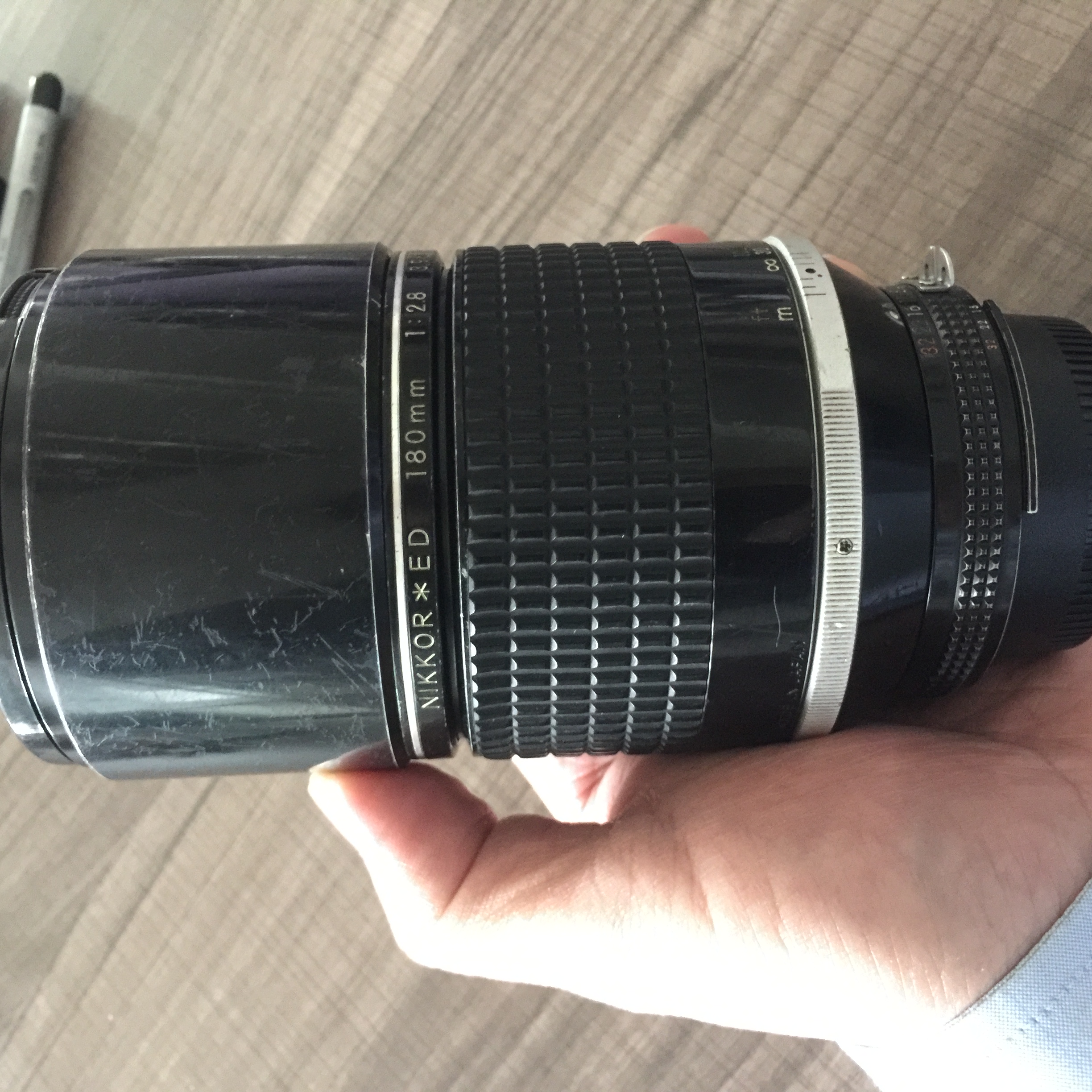  Nikon nikkor AIS 180 2.8ED manual focusing lens