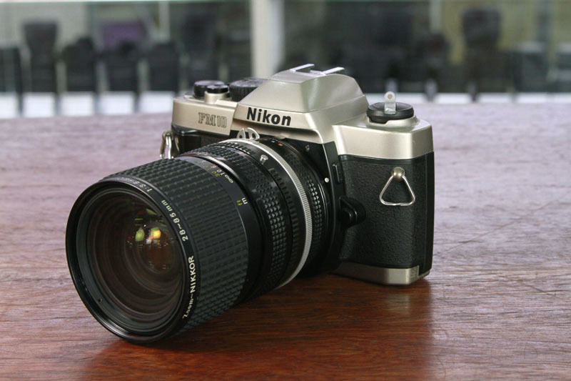  Nikon FM10 body cover 28-85 lens traditional camera film camera