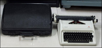 老物件包装齐全德国产. 奥林比亚  英文打字机 机械英文打字机
