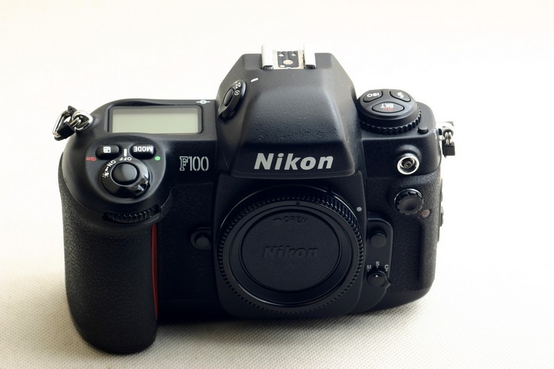 经典名机尼康F100胶片相机，请看图片！