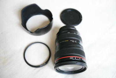 佳能 EF 24-105mm f/4L IS USM 配件（UV镜、遮光罩、前后镜头盖）