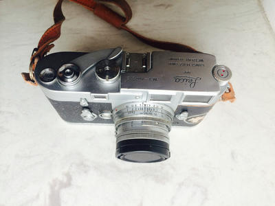 出一台Leica M3及镜头