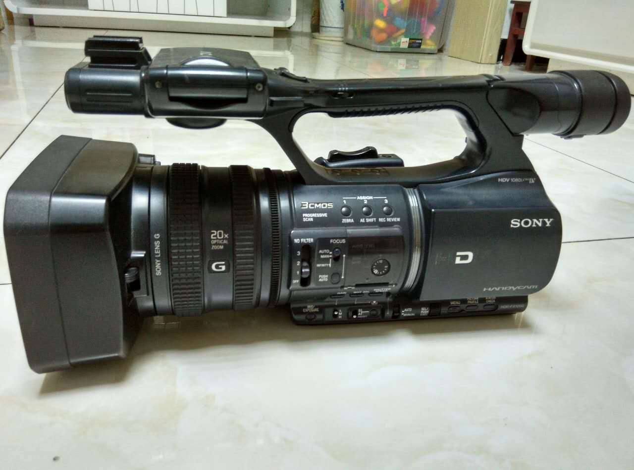 索尼 HDR-FX1000E