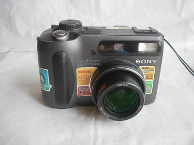 索尼S85经典数码相机，1.7大CCD,收藏使用