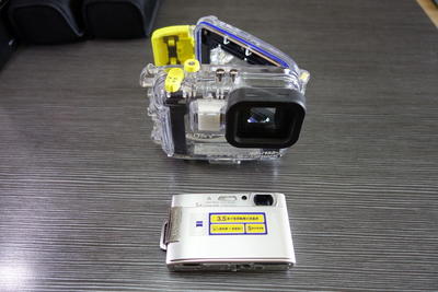SONY T200相机及 SONY原装潜水壳