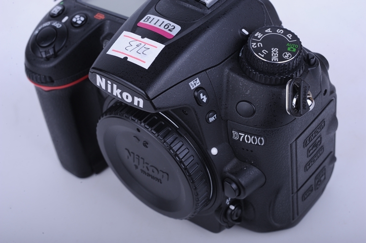 【98新二手 nikon尼康 d7000 单机 快门2700多次(b11162)【京】】