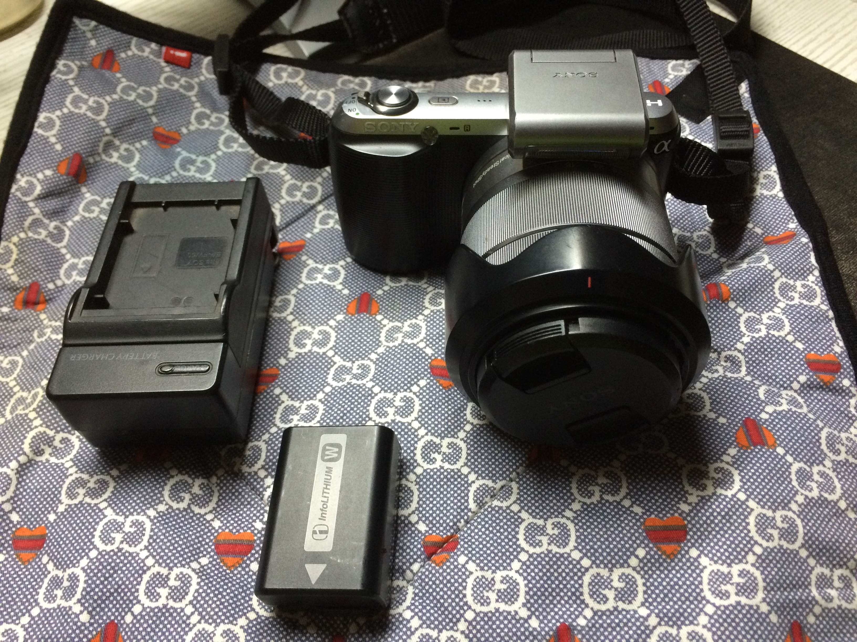 索尼 NEX-C3 全套带18-55mm镜头与闪光灯（无包装）