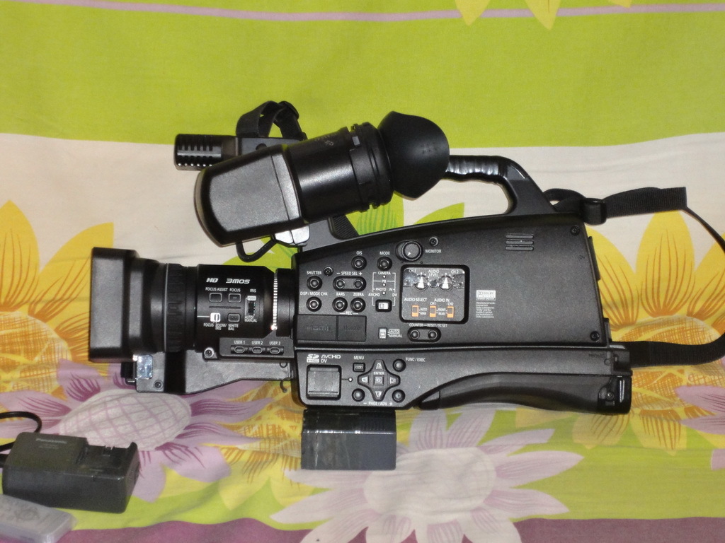 松下 AG-HMC83MC 摄像机 