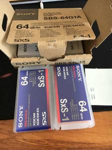 两块全新64GBsxs-1储存卡，4000块钱拿去