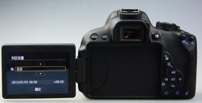 700D机身、18-55mm STM镜头、16G SD卡、相机包