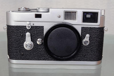 Leica M2，百万号后期带自拍版，比M3实用、藏用俱佳