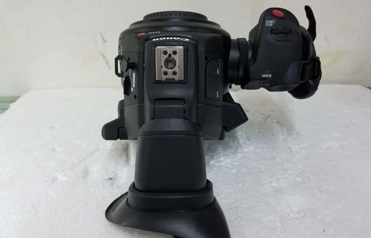 佳能 EOS C100 Mark II 新到两台佳能C100 MARK II摄像机！