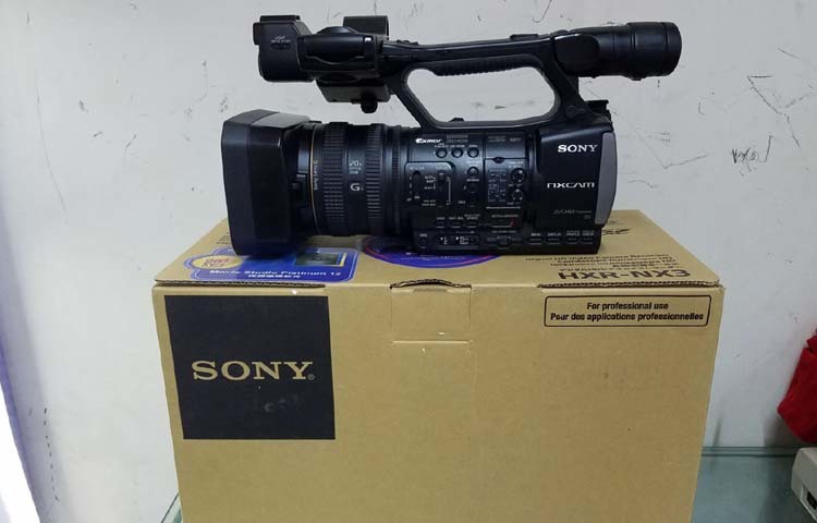 索尼 HXR-NX3索尼 HXR-NX3出一台包装齐全的SONY NX3摄像机！