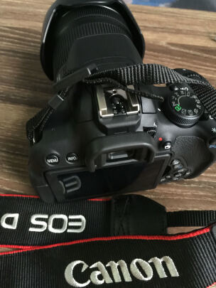佳能（Canon） EOS 700D 单反套机，配套齐全