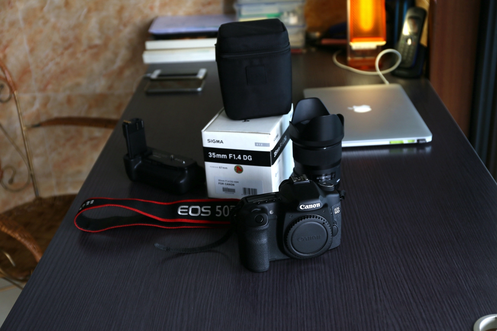 Canon 50D+手柄，Sigma 35mm 1.4 ART+闪光灯+三脚架