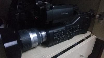 索尼EA50全高清摄像机 可换镜头