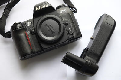 Nikon F80D  