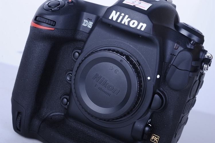 99.99新二手 nikon尼康 d5 单机 快门39次 xqd版(23536)京
