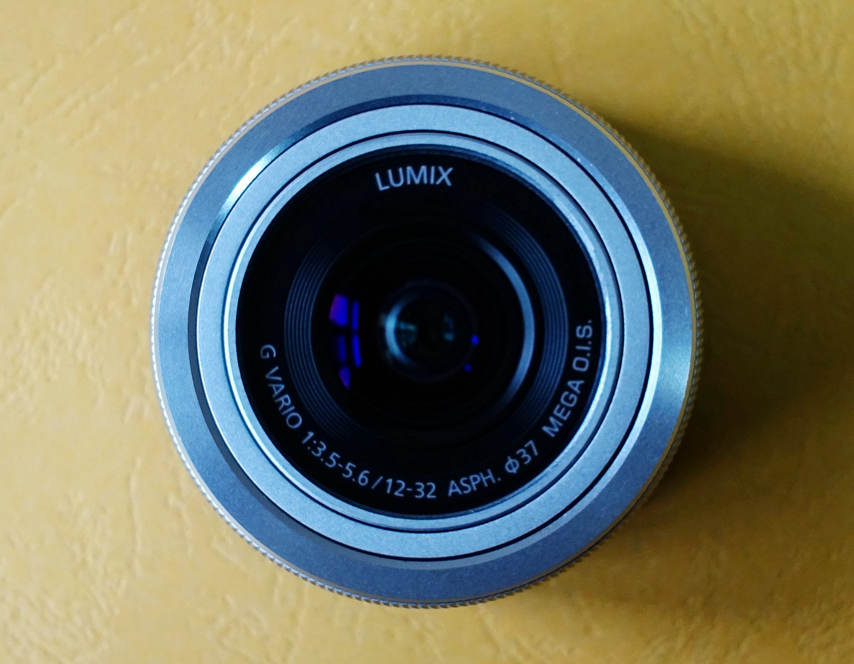 松下 Lumix G 12-32mm f/3.5-5.6饼干镜头